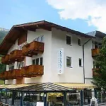 Garni Schranz 3*