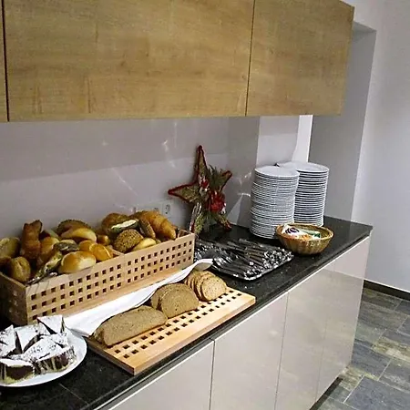 Garni Schranz 3*