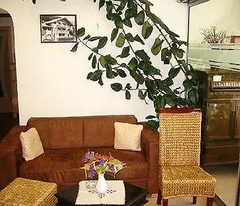 Garni Schranz والد ام بينزاغو